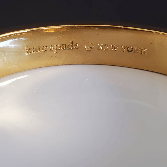 Kate Spade Hinged‎ Bangle Hole Punch Cream Enamel and Gold Plate Casual Everyday - Picture 2 of 11